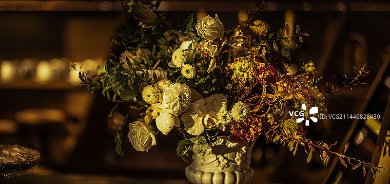 桌子上的花瓶图片素材