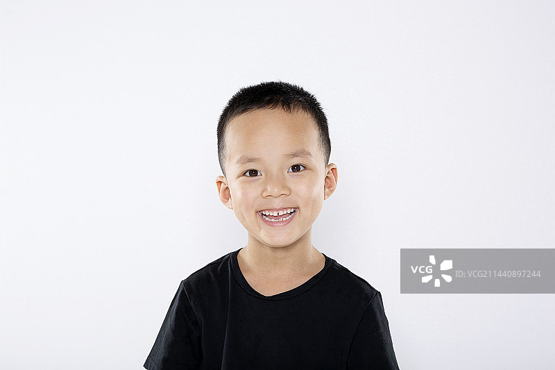 儿子幼儿园毕业照图片素材