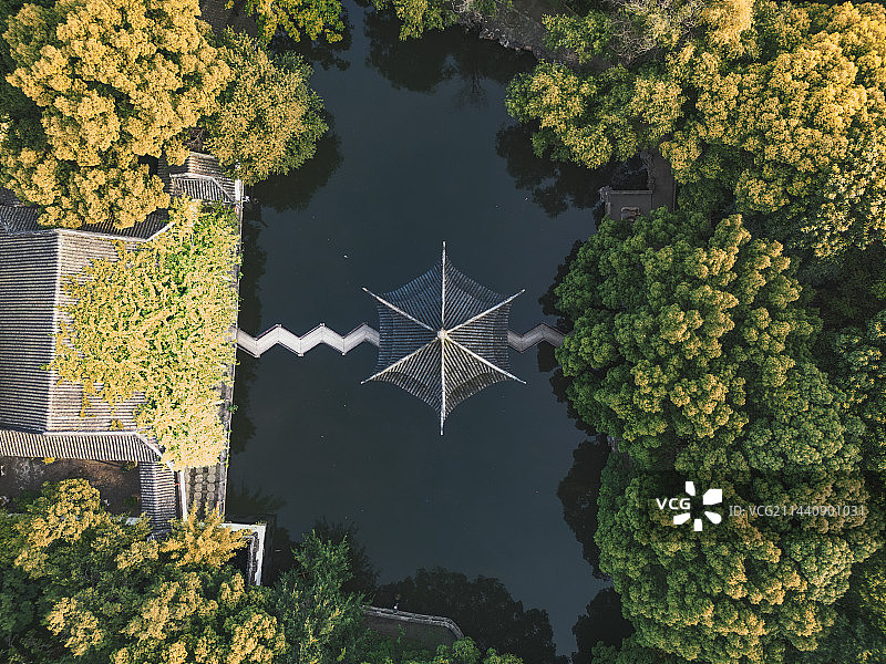 西园寺-西花园湖心亭图片素材