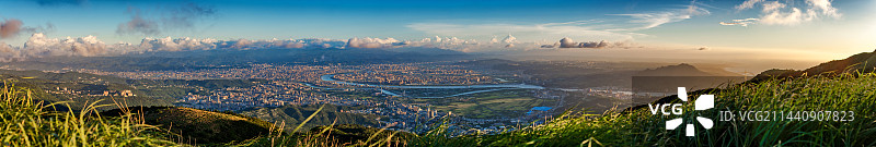 阳明山俯拍台北盆地图片素材