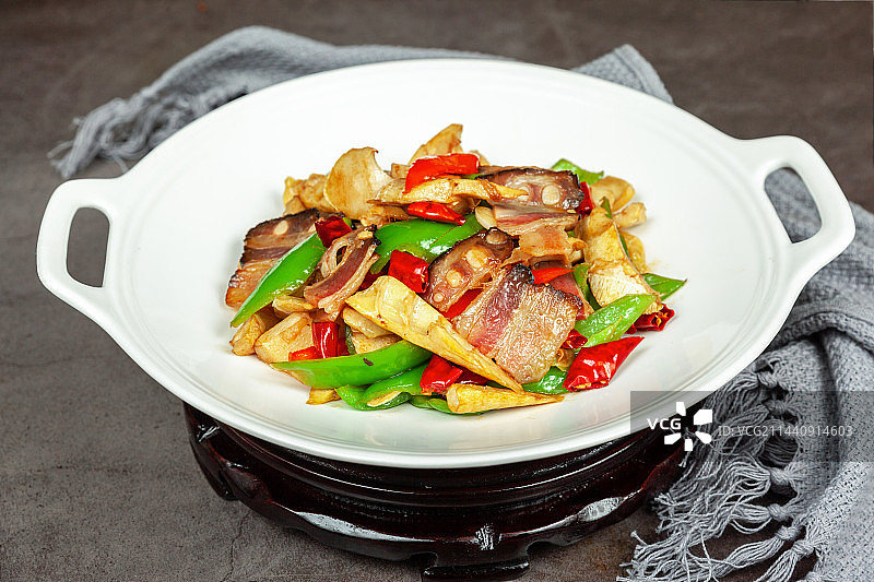 中餐美食-烟笋炒腊肉图片素材