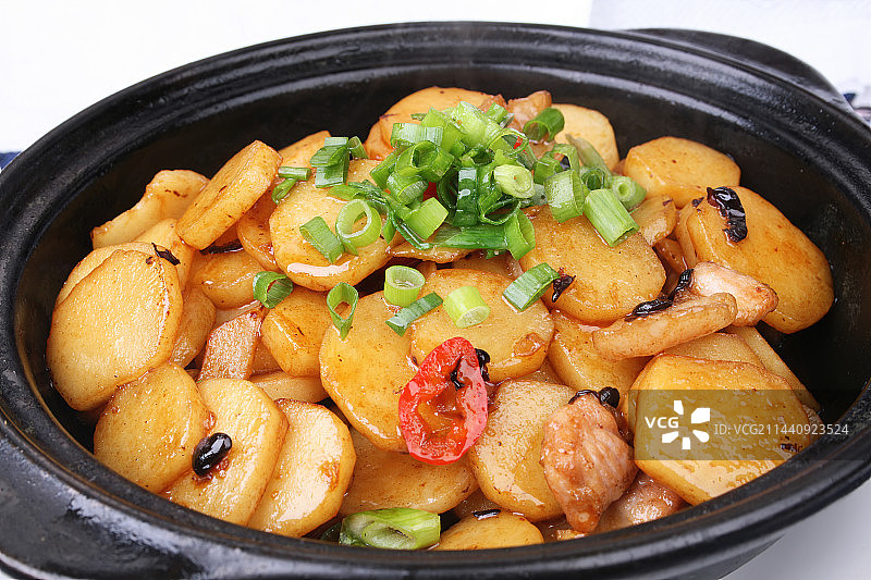 中餐美食-砂锅土豆片图片素材