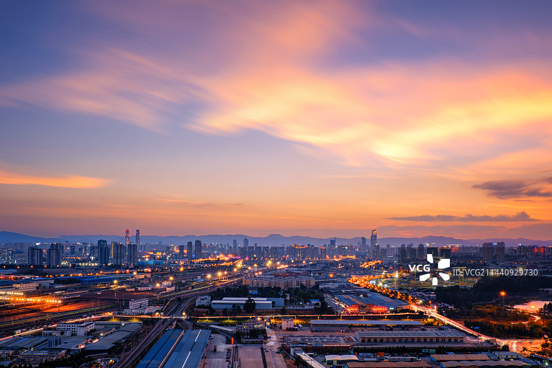 昆明城市天际线日落夜景图片素材