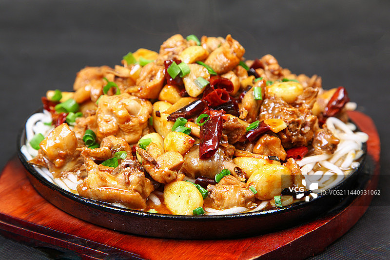中餐美食-风味炖鸡块图片素材