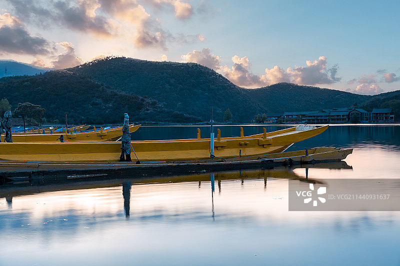 云南省宁蒗县泸沽湖景区日出户外风光图片素材