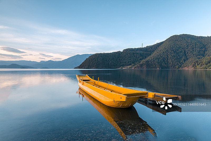 云南省宁蒗县泸沽湖景区日出户外风光图片素材