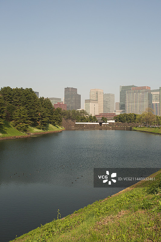 日本东京千代田区的护城河、樱田门及建筑图片素材