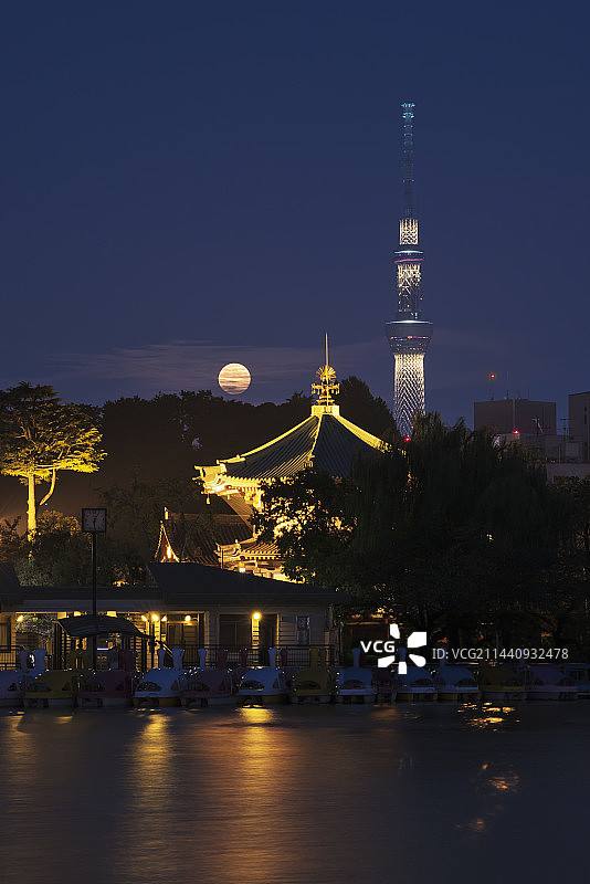 上野不忍池弁天堂和超级月亮图片素材