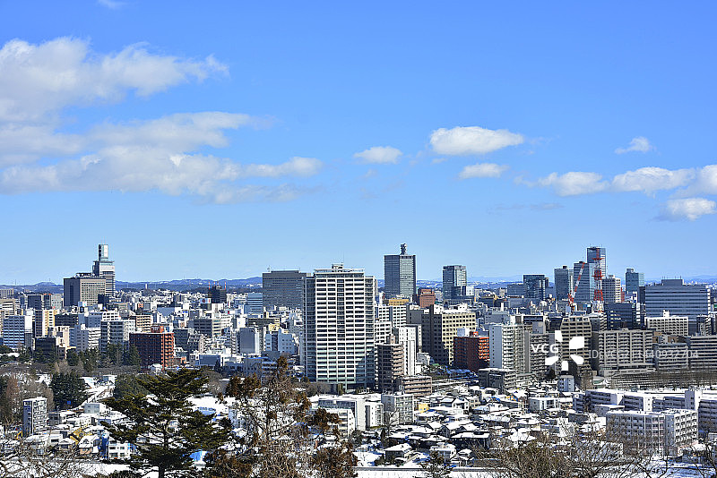 日本宫城县仙台市，从青叶城遗址眺望雪中的仙台市图片素材