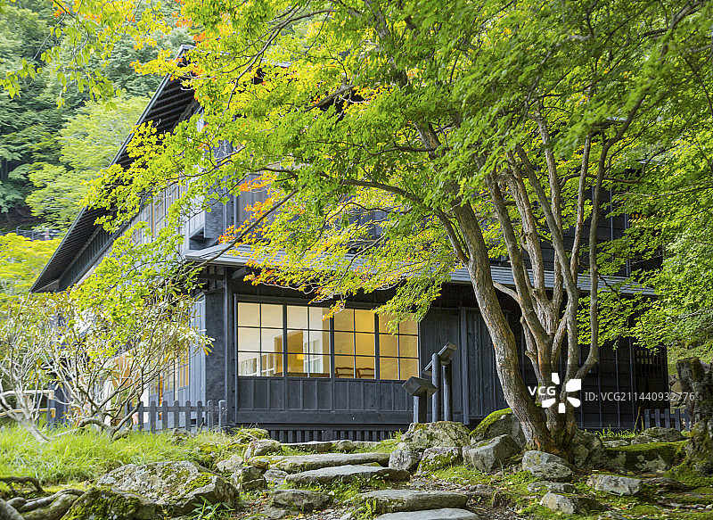 日本栃木县日光市中禅寺湖畔的英国大使馆别墅图片素材