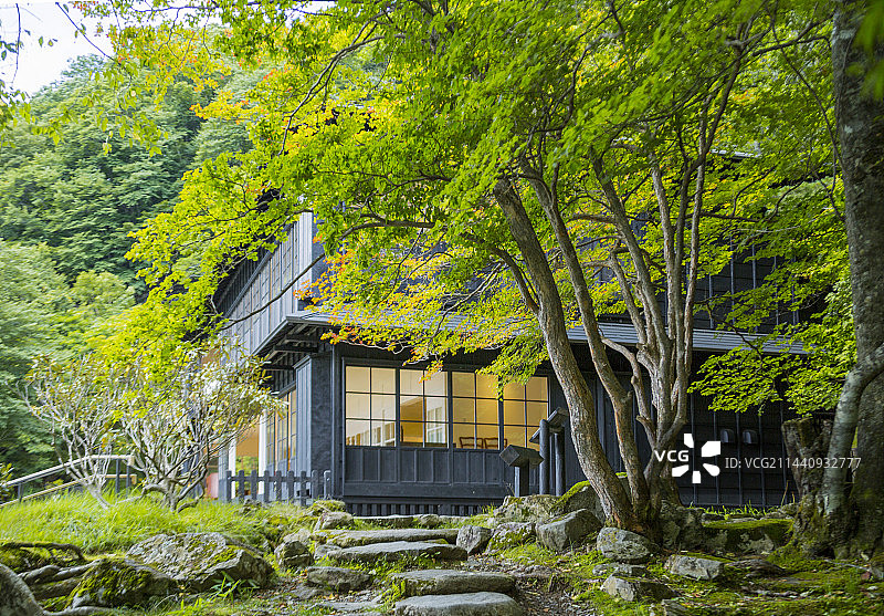 日本栃木县日光市中禅寺湖畔的英国大使馆别墅图片素材