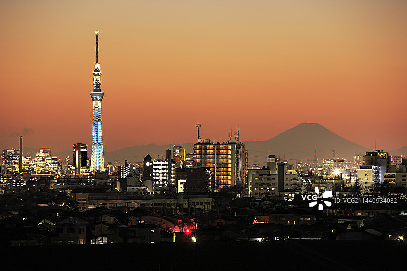 夕阳下的富士山与晴空塔图片素材