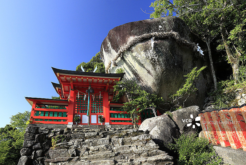 神仓神社和巨石，日本和歌山县新宫市图片素材