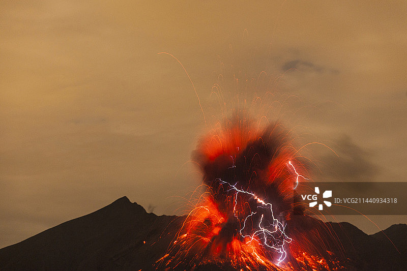 日本樱岛火山闪电，鹿儿岛县图片素材