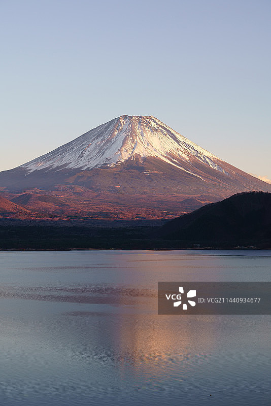 日本山梨县富士山和本栖湖图片素材