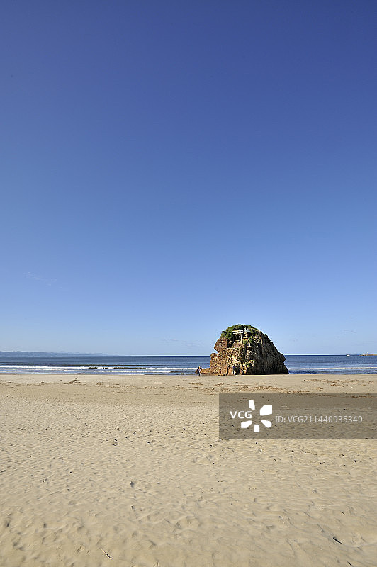 日本岛根县出云市的稻佐海滩和弁天岛图片素材