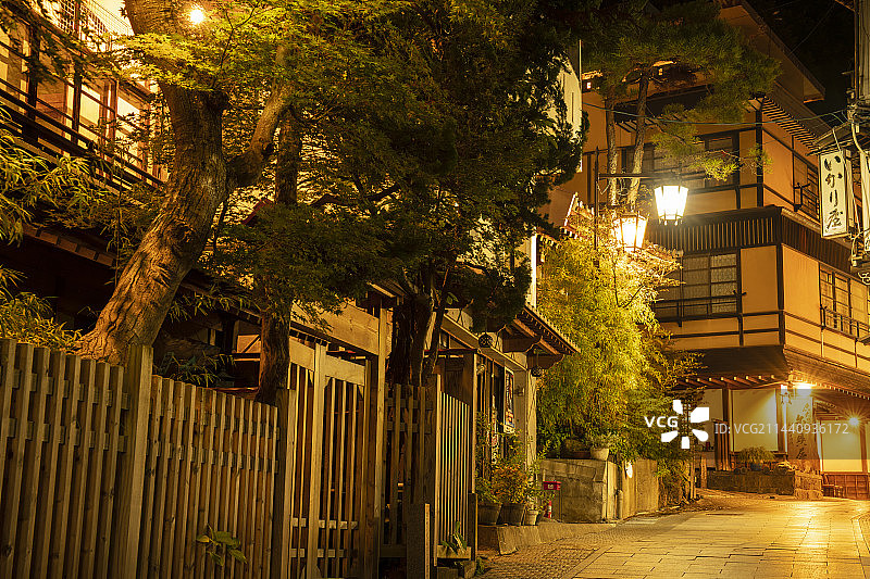 涩温泉夜景，日本长野县下高井郡山之内町图片素材