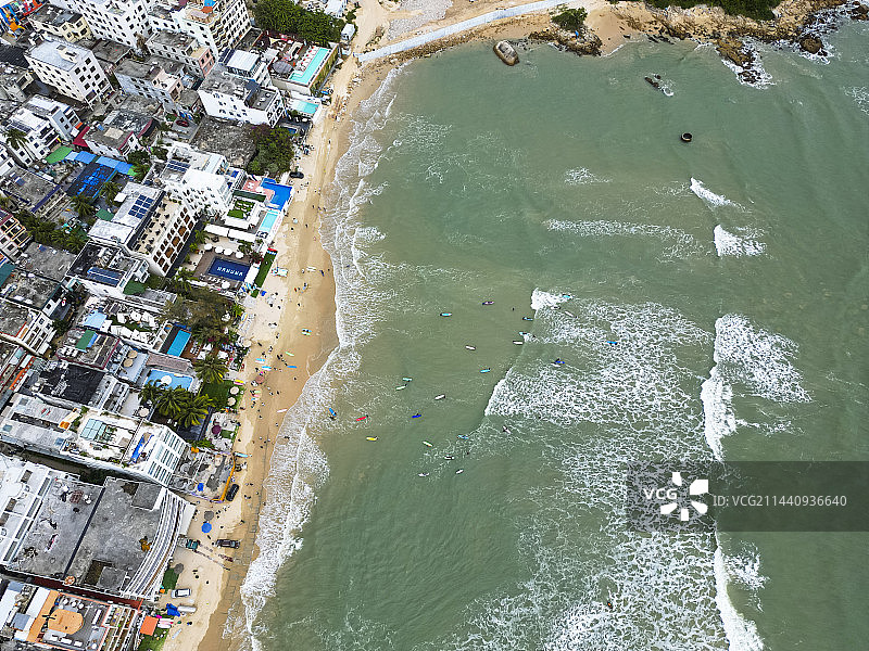 海南省三亚市后海村航拍视角海边冲浪美丽风景图片素材