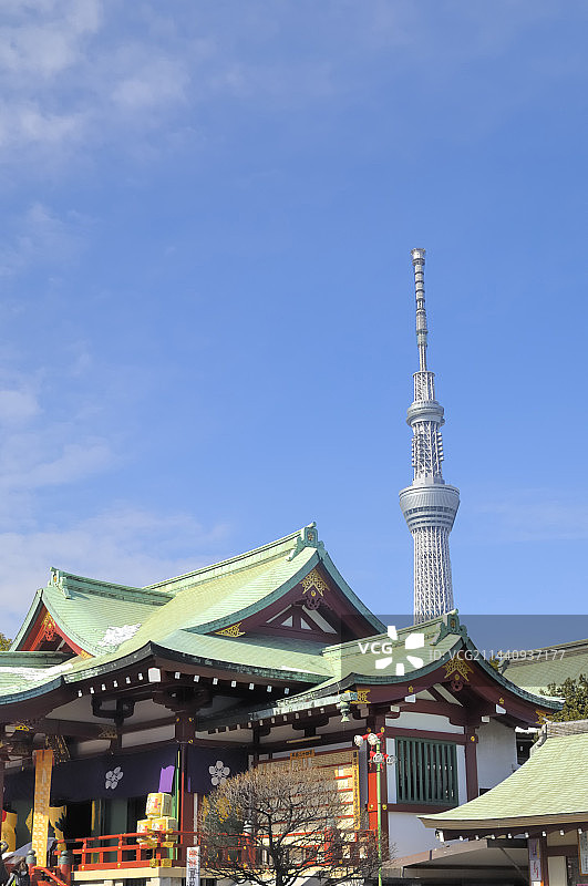 日本东京龟户天满宫和东京晴空塔图片素材
