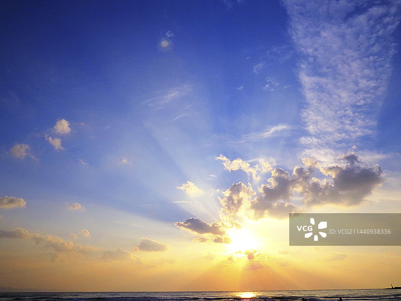日本岛根县出云市黄昏天空与太阳图片素材
