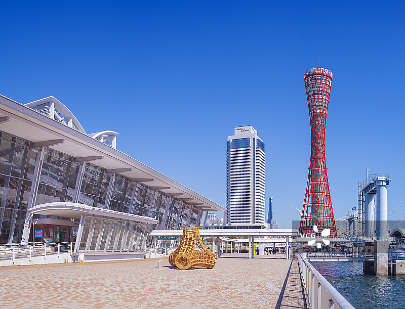 日本兵库县神户市中央区东川崎町晴朗秋空下的神户港图片素材