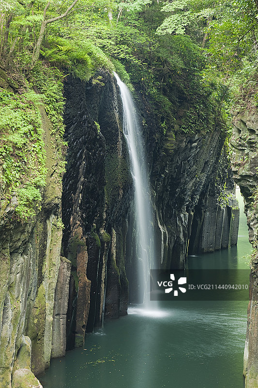 高千穗峡真名井瀑布，日本宫崎县西臼杵郡高千穗图片素材