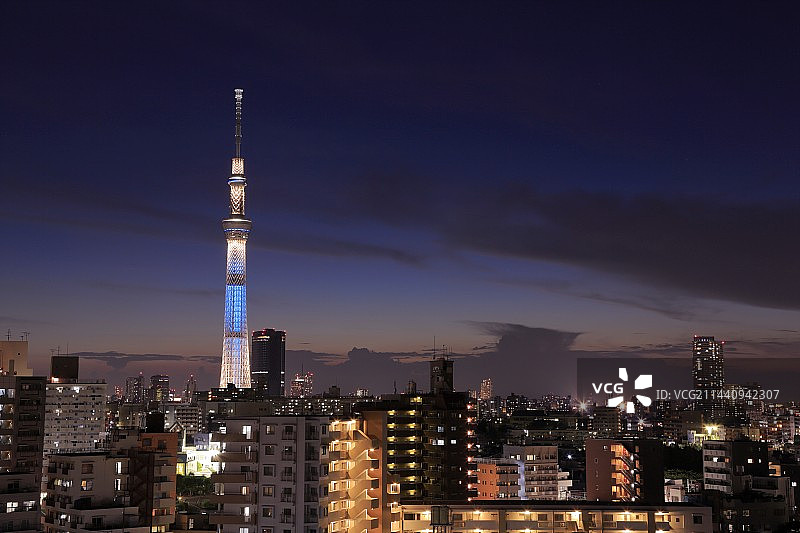 东京晴空塔与城市夜景，中国日本东京江户川图片素材