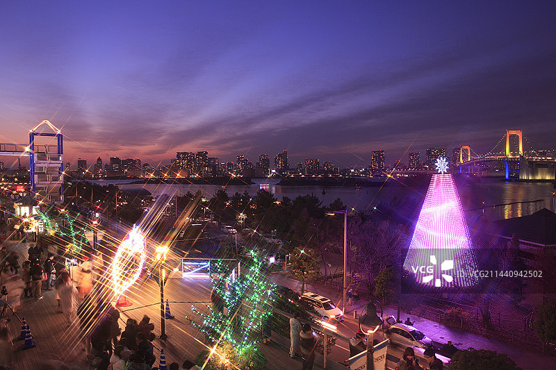 东京台场纪念树和彩虹桥图片素材