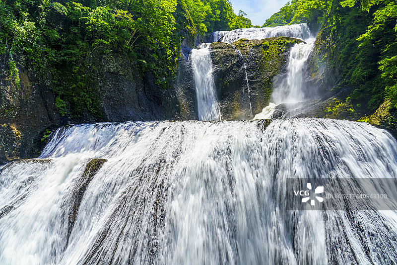 初夏的袋田瀑布，日本茨城县久慈郡大子町图片素材