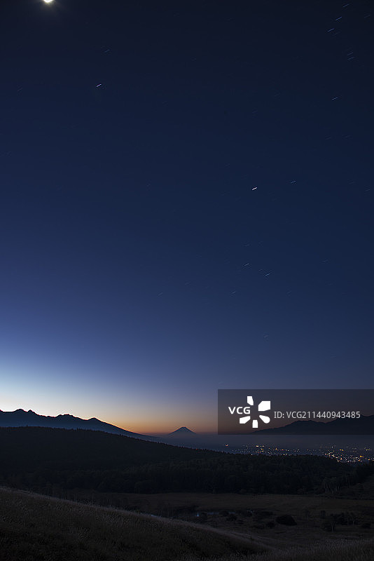 星空、雾峰高原、诹访胡桃池、长野县图片素材