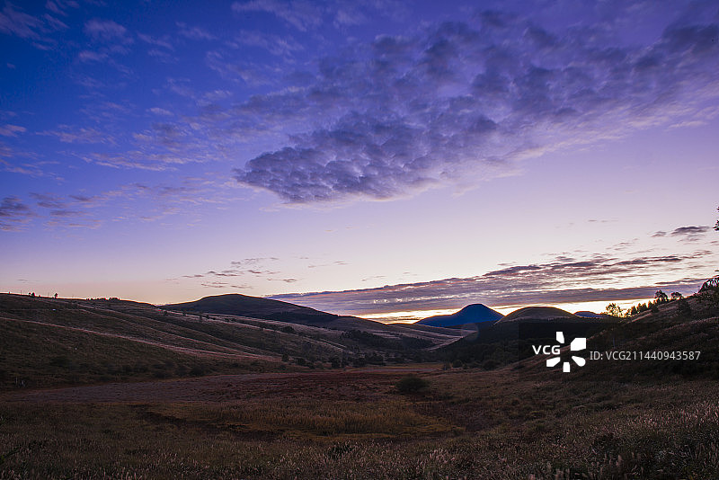 日本长野县雾峰踊场湿地黎明景色图片素材