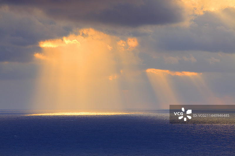 四国高知县土佐清水市的清晨海洋光辉图片素材