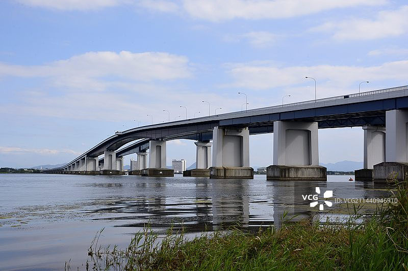 日本滋贺县大津市琵琶湖大桥图片素材