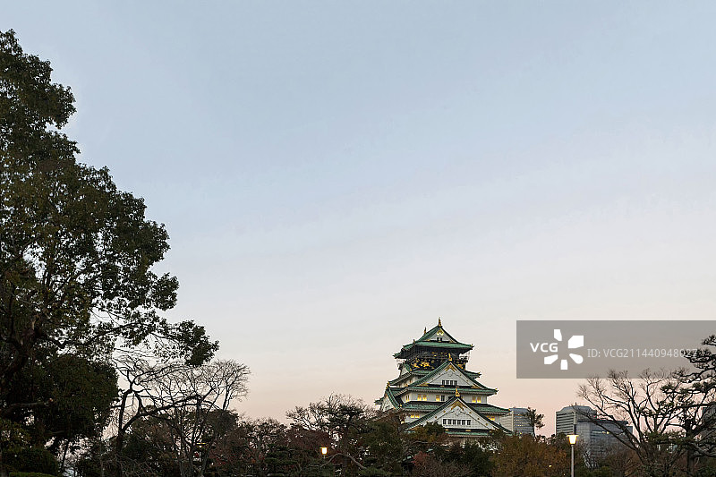 日本大阪府大阪城和傍晚的天空图片素材