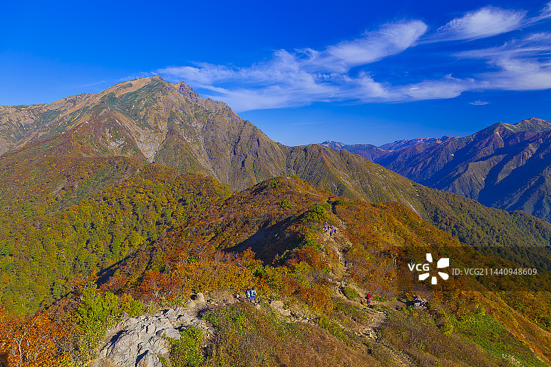 秋季日本群马县利根郡水上町天神岭的谷川岳和天神一号图片素材