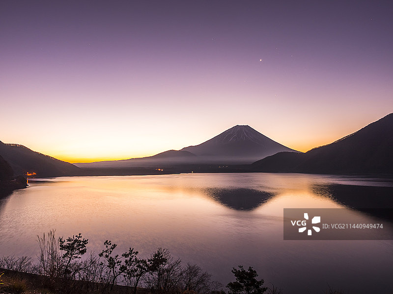 日本山梨县南巨摩郡身延町的富士山黎明图片素材