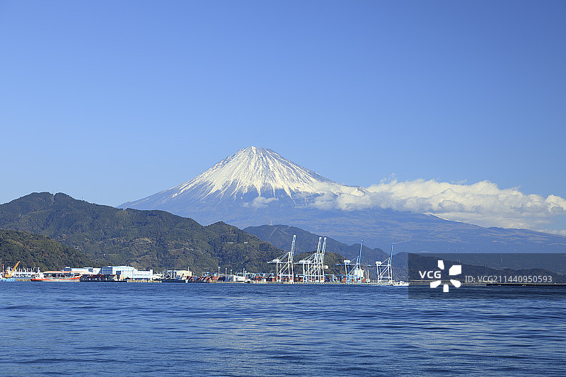 从日本静冈县清水港眺望富士山图片素材