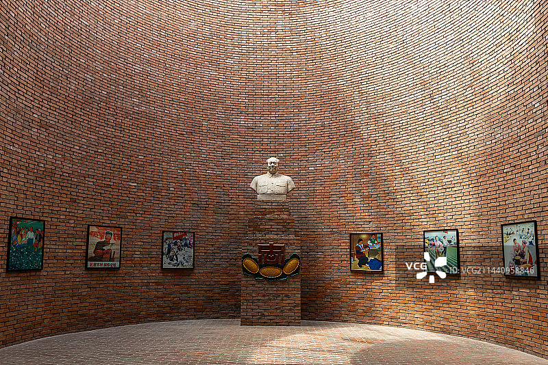 四川建川博物馆聚落里的毛主席塑像图片素材