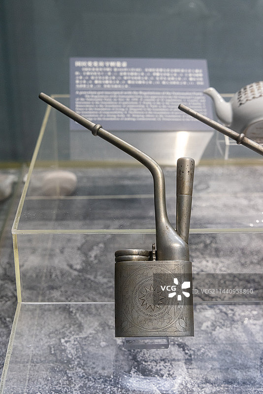 四川建川博物馆 二战时期的水烟壶图片素材