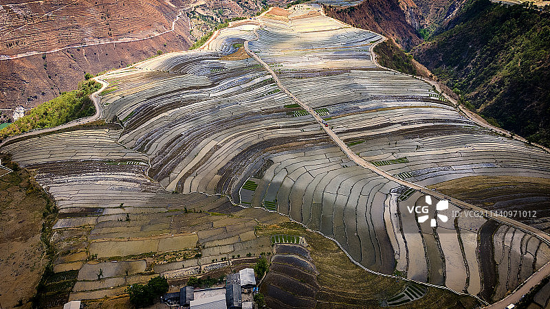 云南兰坪兔峨碧鸡岚金甸坝稻田风光图片素材
