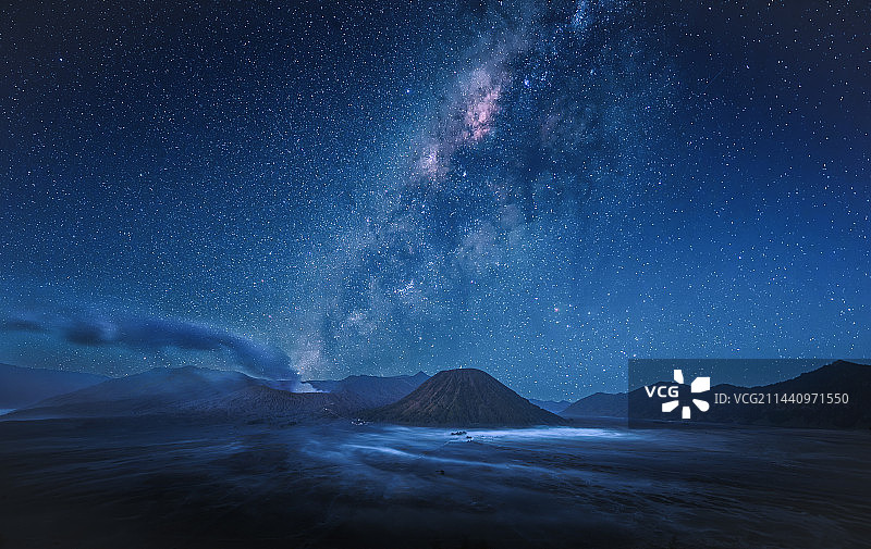 布罗莫火山星空图片素材