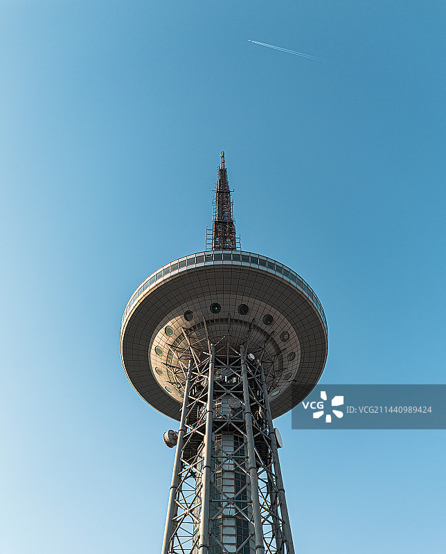 仰拍哈尔滨地标龙塔图片素材