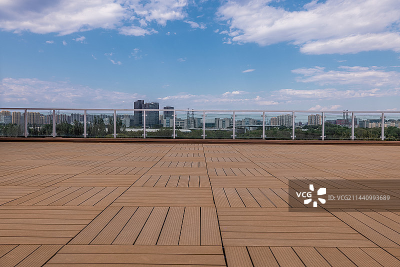 楼顶的天台多云的天气图片素材