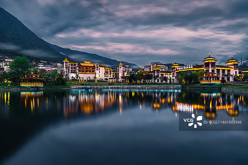 墨脱县城夜景1图片素材
