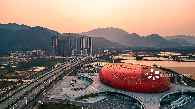 肇庆四会冼东妹体育馆落日图片素材