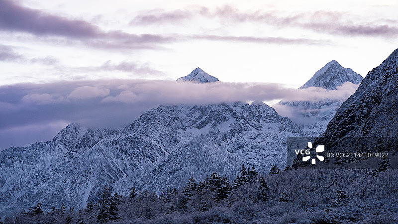 格西草原雪山图片素材