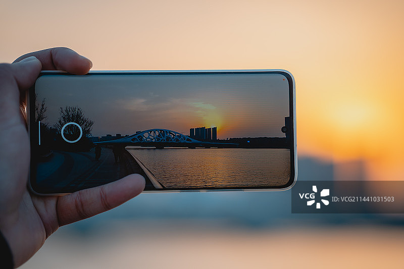 用智能手机拍摄城市景观图片素材