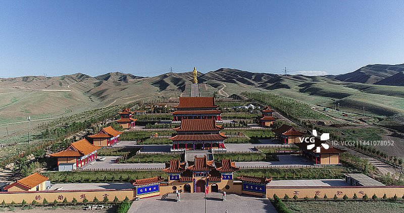 航拍新疆昌吉市郊的灵香寺图片素材