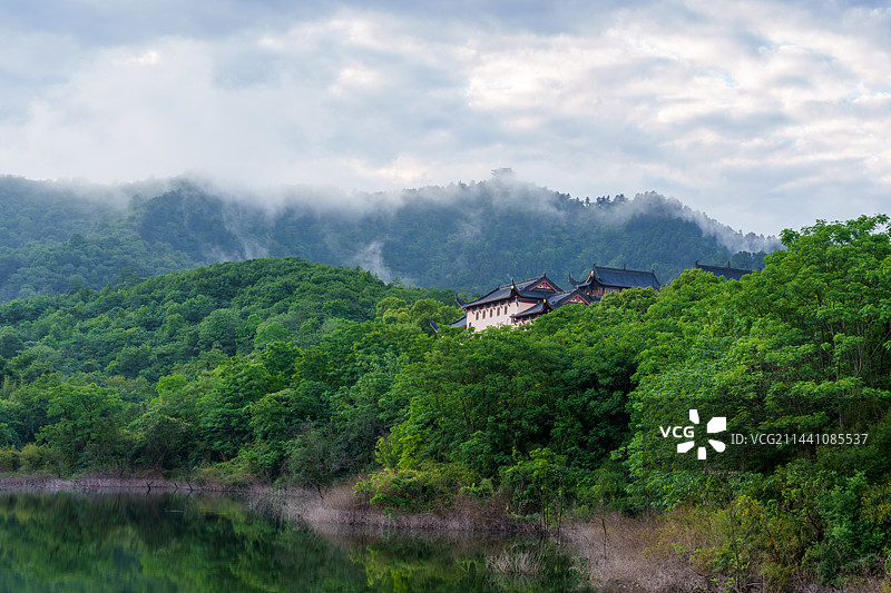 李白诗：相看两不厌，只有敬亭山。（安徽宣城的敬亭山）图片素材
