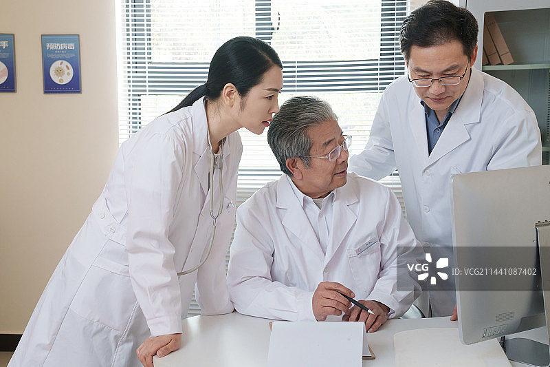 医务工作者交流工作图片素材